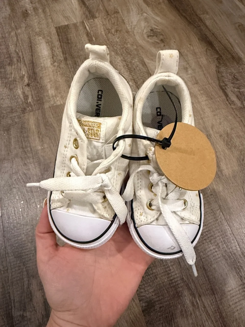 Converse Kids White Canvas Low-Top Sneakers with Gold Eyelets size 6